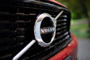 Read more about the article Volvo Pivots from the Ordinary to Save Sedans